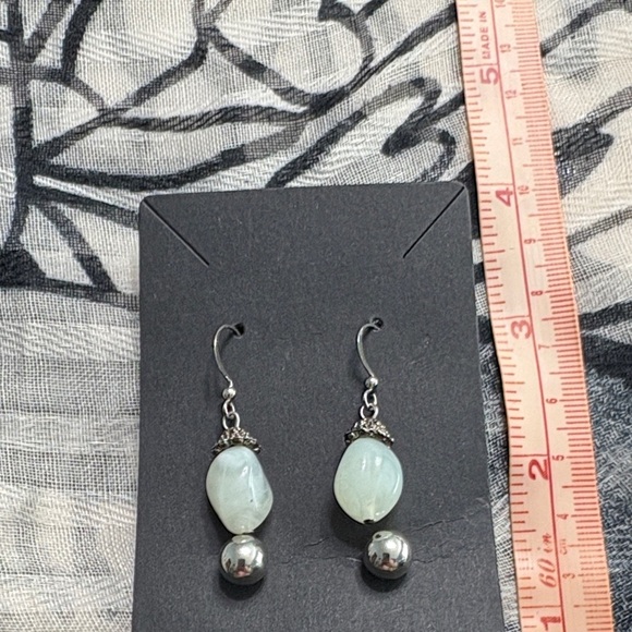 Jewelry - 🖤Chic Silver and White Drop Earrings🖤